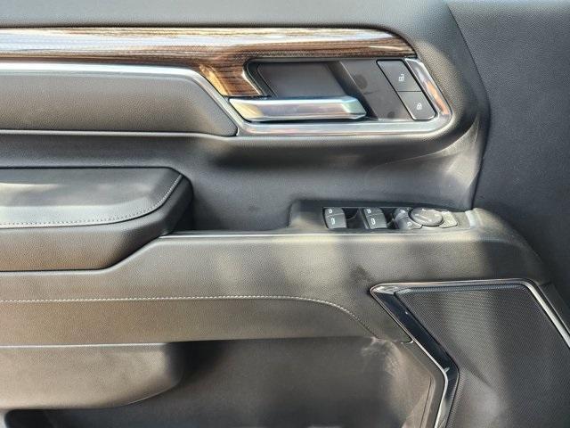 Photo of 2024 Black Chevrolet Silverado 2500