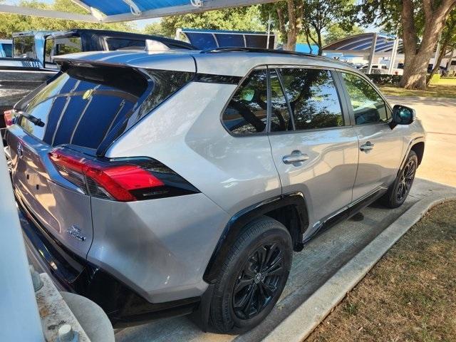 Photo of 2022 Silver Toyota RAV4 Hybrid