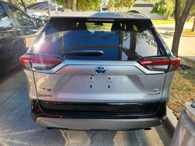 Photo of 2022 Silver Toyota RAV4 Hybrid