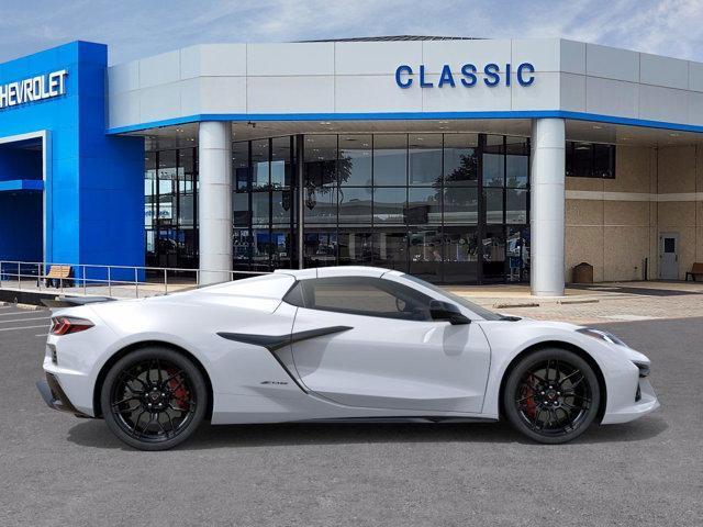 Photo of 2025 Arctic White Chevrolet Corvette