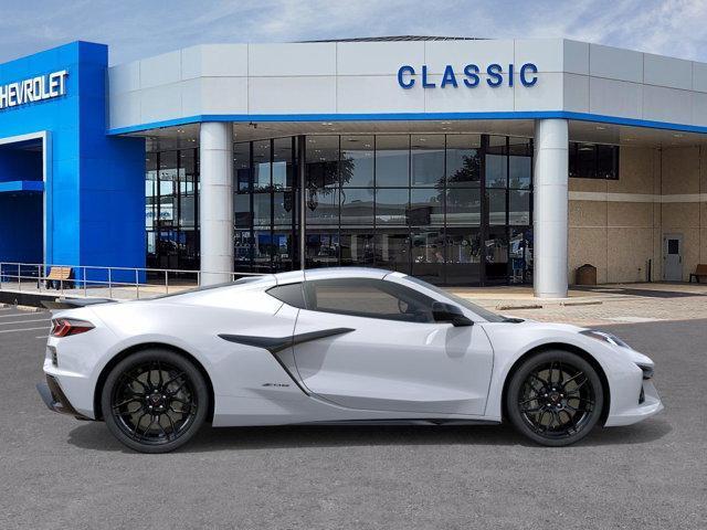 Photo of 2025 Arctic White Chevrolet Corvette