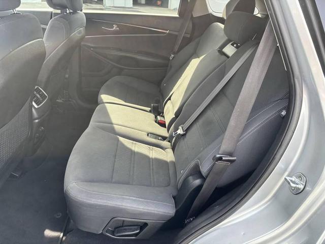 Photo of 2016 Gray Kia Sorento