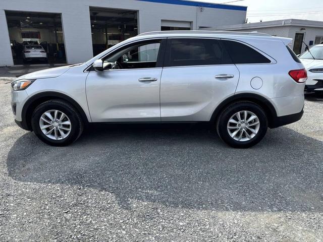Photo of 2016 Gray Kia Sorento