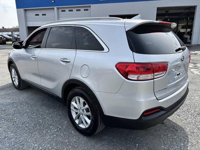 Photo of 2016 Gray Kia Sorento