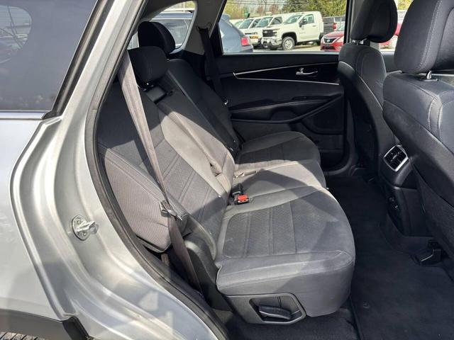 Photo of 2016 Gray Kia Sorento