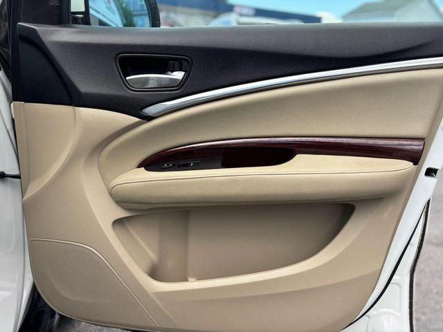 Photo of 2016 White Acura MDX
