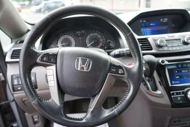Photo of 2016 Lunar Silver Metallic Honda Odyssey
