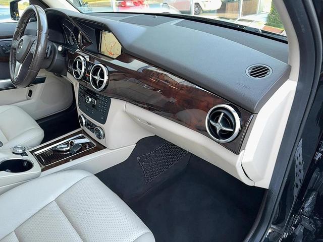 Photo of 2015 Black Mercedes-Benz GLK-Class