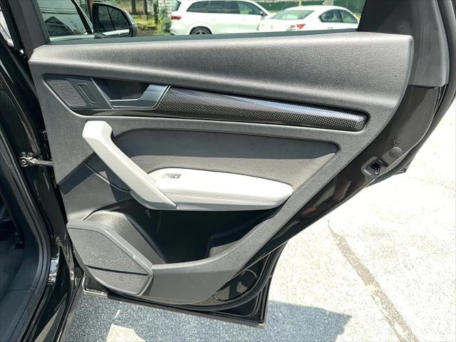 Photo of 2022 Mythos Black Metallic Audi SQ5