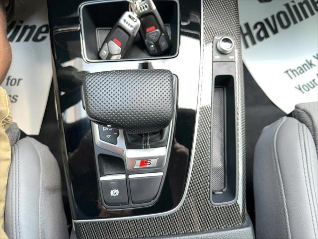 Photo of 2022 Mythos Black Metallic Audi SQ5