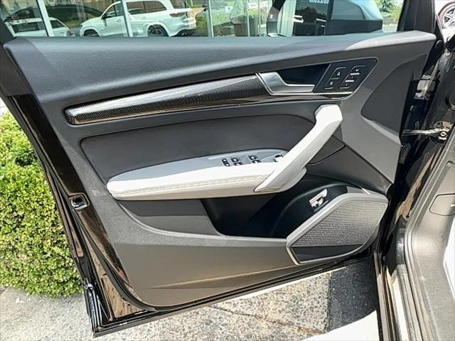 Photo of 2022 Mythos Black Metallic Audi SQ5