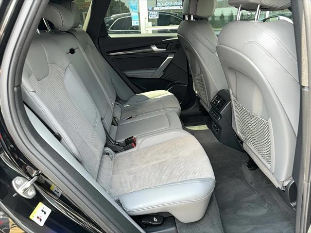 Photo of 2022 Mythos Black Metallic Audi SQ5