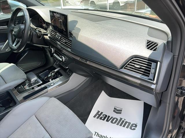 Photo of 2022 Mythos Black Metallic Audi SQ5
