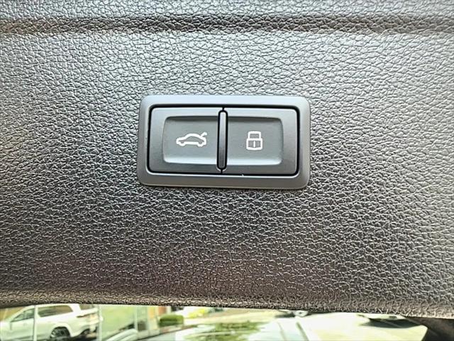 Photo of 2022 Mythos Black Metallic Audi SQ5