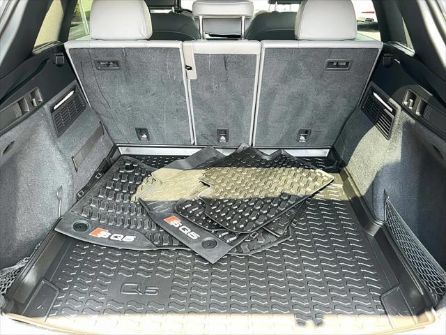 Photo of 2022 Mythos Black Metallic Audi SQ5