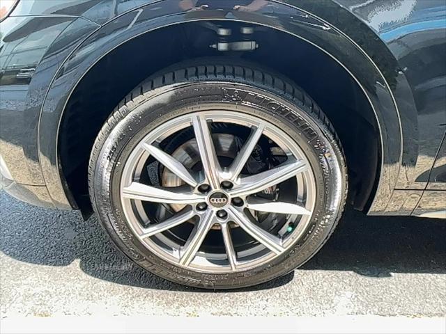 Photo of 2022 Mythos Black Metallic Audi SQ5