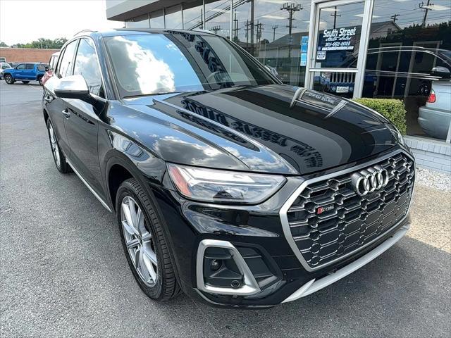 Photo of 2022 Mythos Black Metallic Audi SQ5