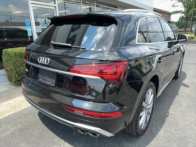Photo of 2022 Mythos Black Metallic Audi SQ5
