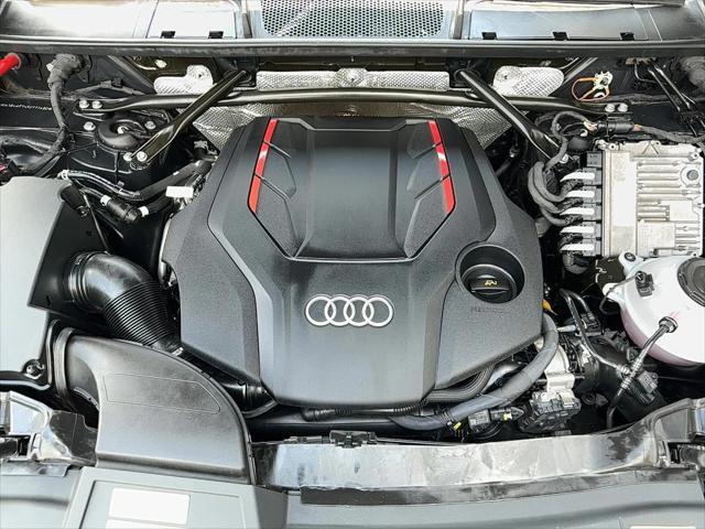 Photo of 2022 Mythos Black Metallic Audi SQ5