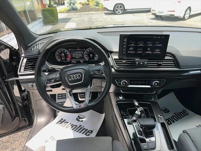 Photo of 2022 Mythos Black Metallic Audi SQ5