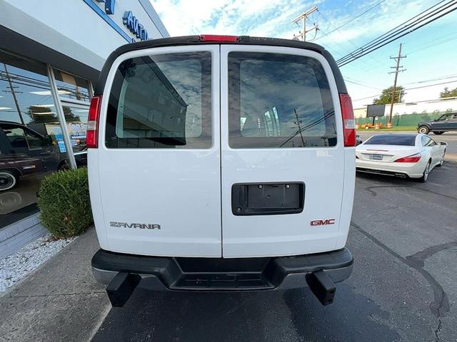 Photo of 2017 Summit White GMC Savana 2500