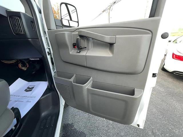 Photo of 2017 Summit White GMC Savana 2500