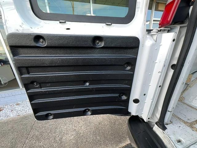 Photo of 2017 Summit White GMC Savana 2500