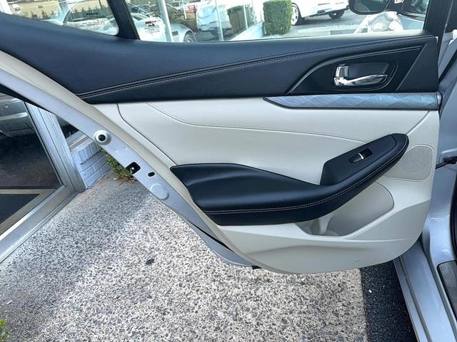 Photo of 2016 Bright Silver Metallic Nissan Maxima