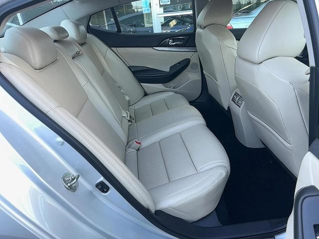 Photo of 2016 Bright Silver Metallic Nissan Maxima