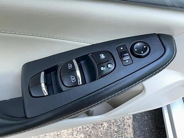 Photo of 2016 Bright Silver Metallic Nissan Maxima