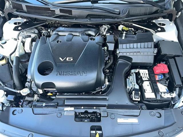 Photo of 2016 Bright Silver Metallic Nissan Maxima