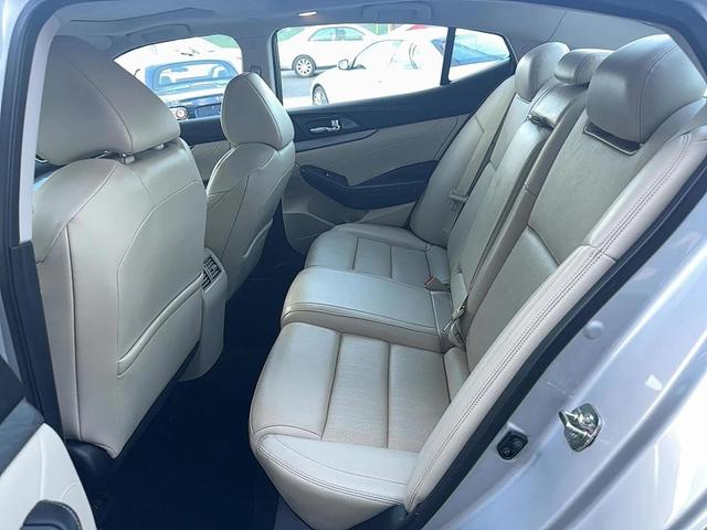 Photo of 2016 Bright Silver Metallic Nissan Maxima