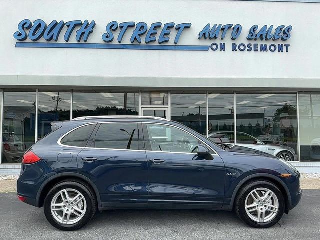 Photo of 2011 Dark Blue Metallic Porsche Cayenne