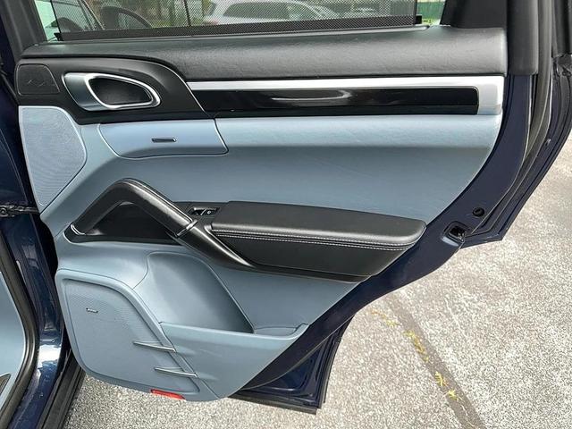 Photo of 2011 Dark Blue Metallic Porsche Cayenne