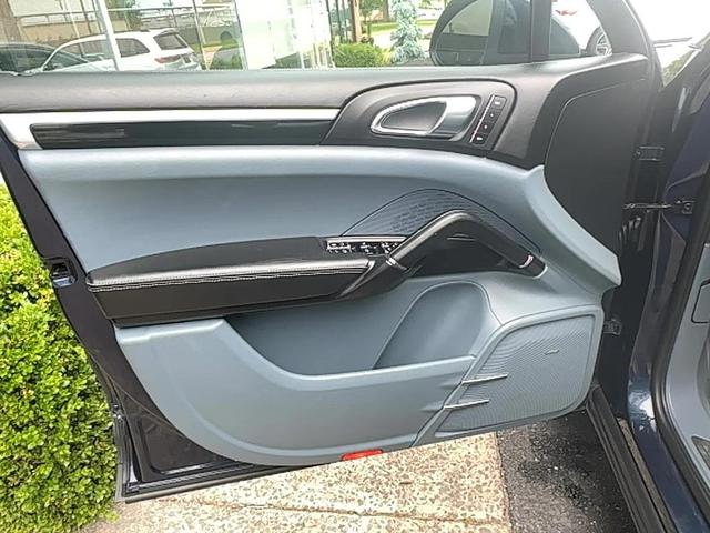 Photo of 2011 Dark Blue Metallic Porsche Cayenne