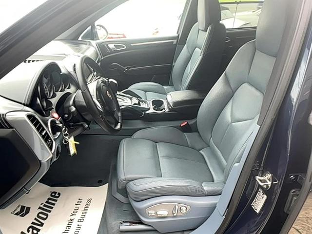 Photo of 2011 Dark Blue Metallic Porsche Cayenne