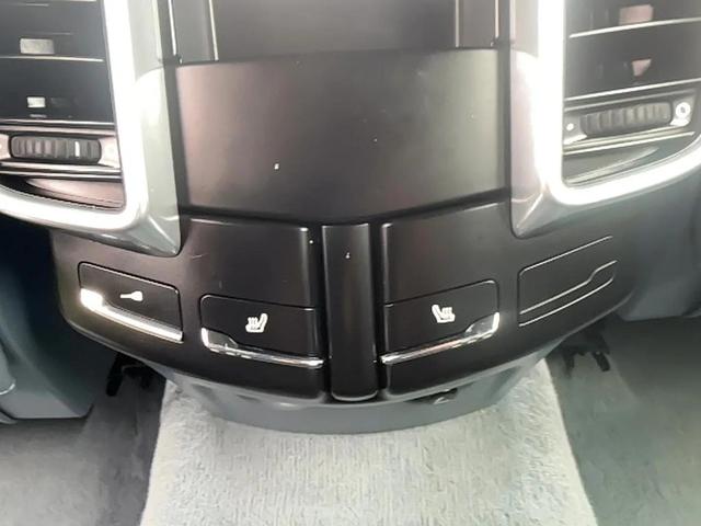 Photo of 2011 Dark Blue Metallic Porsche Cayenne