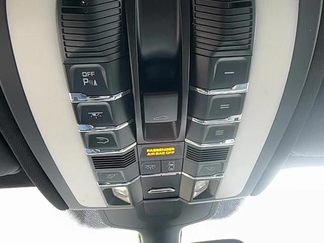 Photo of 2011 Dark Blue Metallic Porsche Cayenne