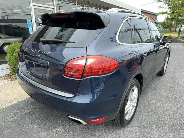 Photo of 2011 Dark Blue Metallic Porsche Cayenne