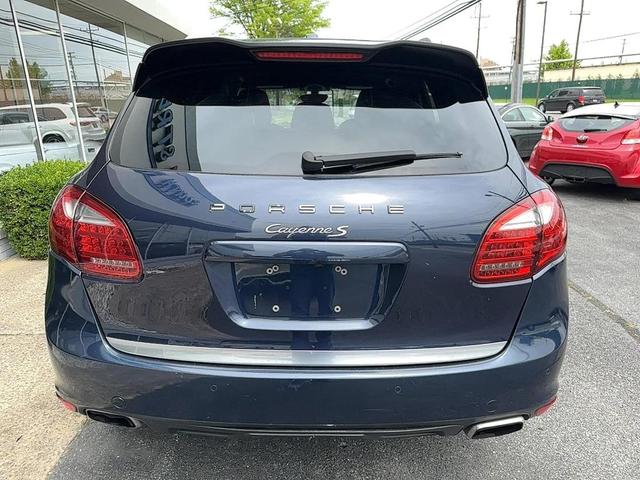 Photo of 2011 Dark Blue Metallic Porsche Cayenne