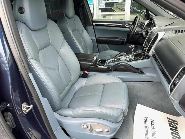 Photo of 2011 Dark Blue Metallic Porsche Cayenne