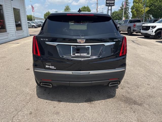 Photo of 2020 Stellar Black Metallic Cadillac XT5
