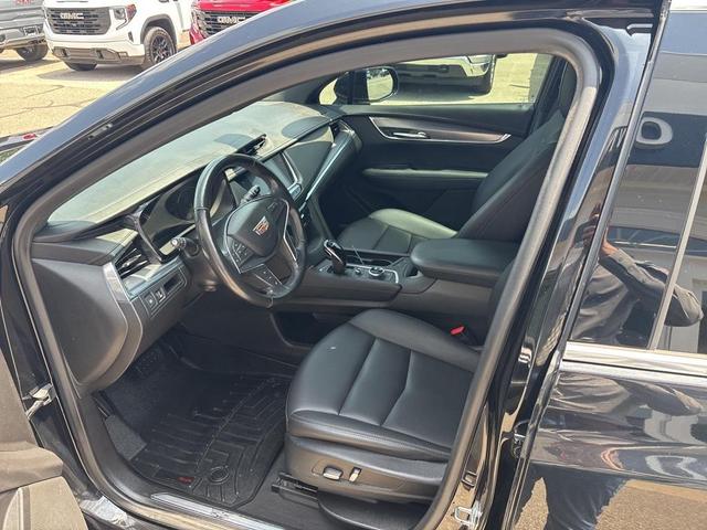 Photo of 2020 Stellar Black Metallic Cadillac XT5