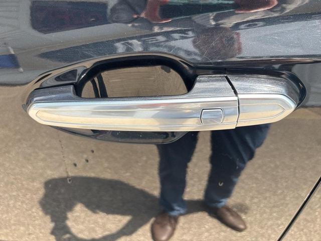 Photo of 2020 Stellar Black Metallic Cadillac XT5