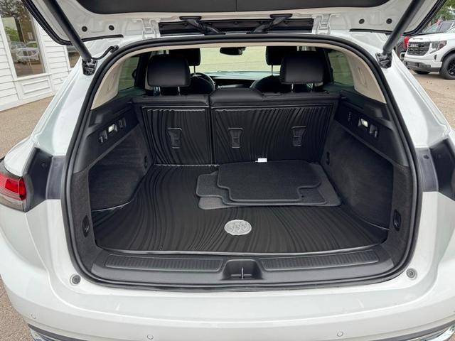 Photo of 2022 Summit White Buick Envision