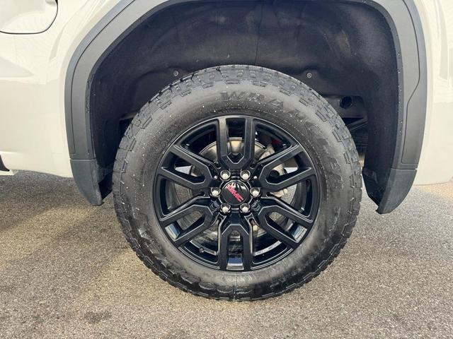 Photo of 2024 Summit White GMC Sierra 1500