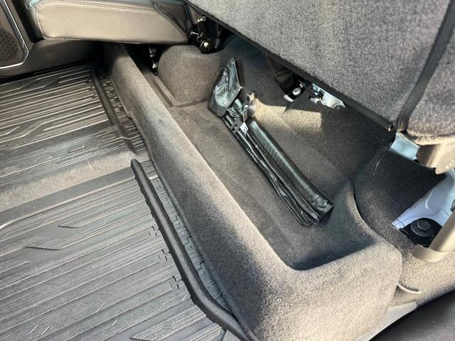 Photo of 2024 Summit White GMC Sierra 1500