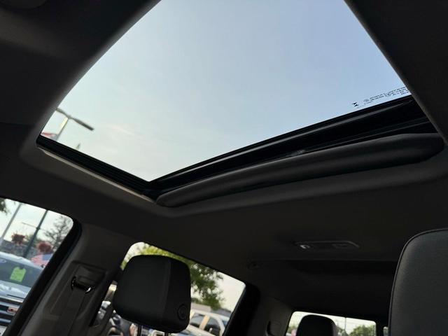 Photo of 2024 Summit White GMC Sierra 1500