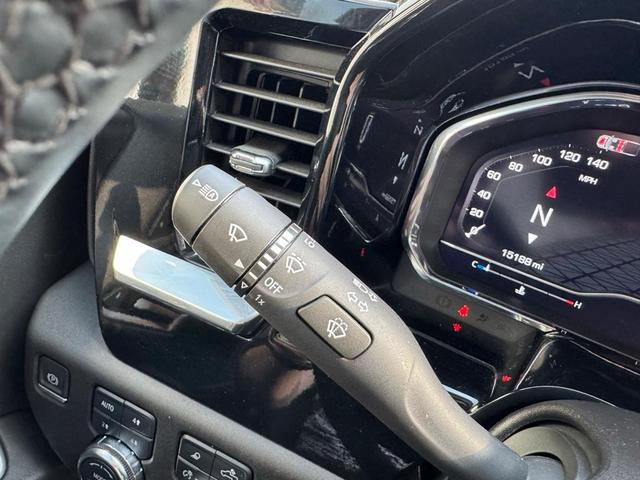 Photo of 2024 Summit White GMC Sierra 1500