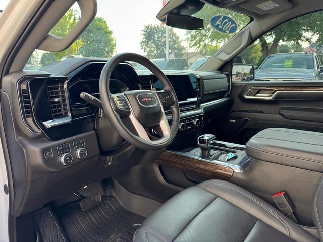 Photo of 2024 Summit White GMC Sierra 1500